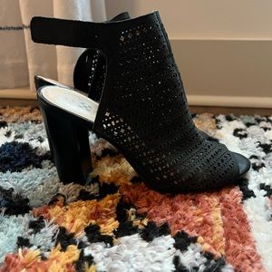 Vince Camuto – Selda Open Toe High Heel Sandal
BLACK 01 / 8 / 8